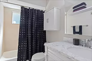 1823 NE Multnomah St, Portland, OR 97232 - Photo 13