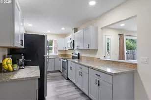 4220 SE 130th Ave, Portland, OR 97236 - Photo 7