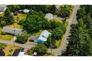 677 SE Moffitt Rd, Waldport, OR 97394 - Photo 37