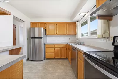 17610 NE Multnomah Dr, Portland, OR 97230 - Photo 15