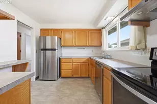 17610 NE Multnomah Dr, Portland, OR 97230 - Photo 15