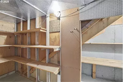 2040 N Country Club Dr, Canby, OR 97013 - Photo 35