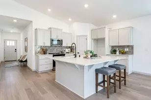 1127 W 15th St, La Center, WA 98629 - Photo 3