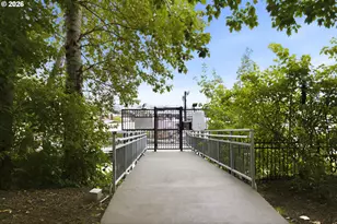 11694 N Island Cove Ln, Portland, OR 97217 - Photo 23