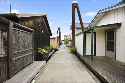 11694 N Island Cove Ln, Portland, OR 97217 - Photo 21