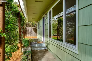 2125 W 19th Pl, Eugene, OR 97405 - Photo 3