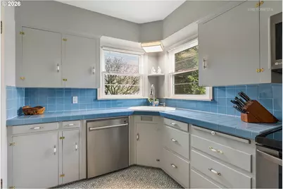 6733 S Virginia Ave, Portland, OR 97219 - Photo 9