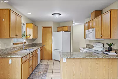 20794 Walnut St NE, Aurora, OR 97002 - Photo 13