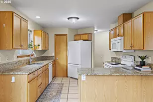 20794 Walnut St NE, Aurora, OR 97002 - Photo 13