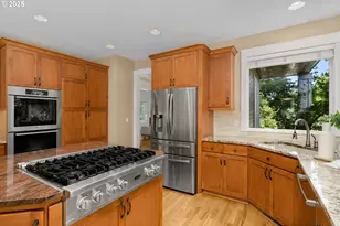 17634 Brookhurst Dr, Lake Oswego, OR 97034 - Photo 19