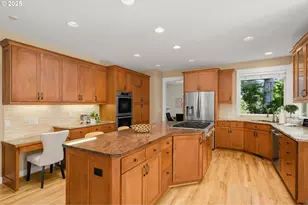 17634 Brookhurst Dr, Lake Oswego, OR 97034 - Photo 17