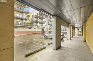 1132 NE Schuyler St, Portland, OR 97212 - Photo 29