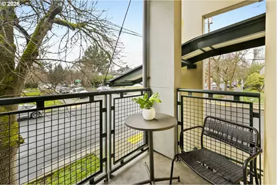 1132 NE Schuyler St, Portland, OR 97212 - Photo 9