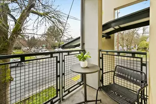 1132 NE Schuyler St, Portland, OR 97212 - Photo 9