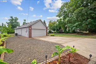 925 Donna Lynn Way, Gladstone, OR 97027 - Photo 3