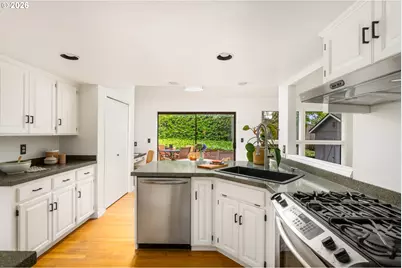 120 SW 102nd Ave, Portland, OR 97225 - Photo 9