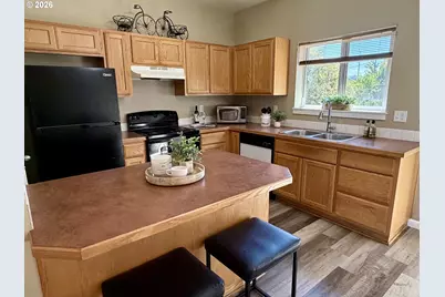 695 SE 197th Ave, Portland, OR 97233 - Photo 3