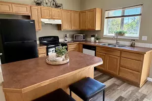 695 SE 197th Ave, Portland, OR 97233 - Photo 3