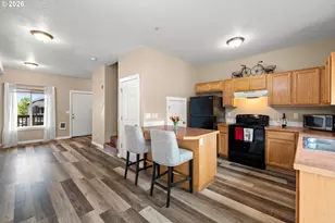 695 SE 197th Ave, Portland, OR 97233 - Photo 9