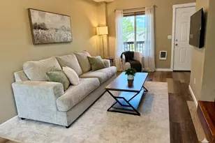 695 SE 197th Ave, Portland, OR 97233 - Photo 5