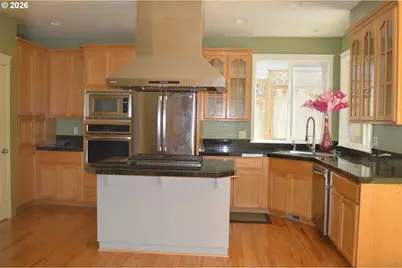 13610 SE Snowfire Dr, Happy Valley, OR 97086 - Photo 3