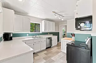 2472 NE 51st Ave, Portland, OR 97213 - Photo 13