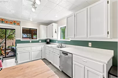 2472 NE 51st Ave, Portland, OR 97213 - Photo 11