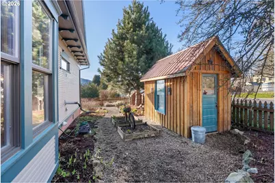 324 NE Hood St, White Salmon, WA 98672 - Photo 41