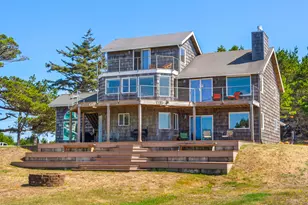 89610 Sea Breeze Dr, Warrenton, OR 97146 - Photo 3