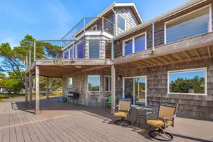 89610 Sea Breeze Dr, Warrenton, OR 97146 - Photo 3