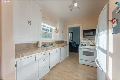 7532 N Heppner Ave, Portland, OR 97203 - Photo 11