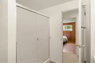 1090 E 28th Ave, Eugene, OR 97405 - Photo 19