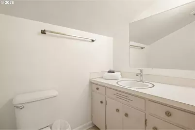 1090 E 28th Ave, Eugene, OR 97405 - Photo 25