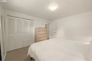 1090 E 28th Ave, Eugene, OR 97405 - Photo 13