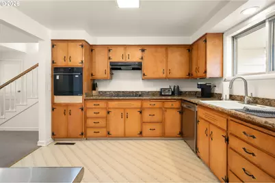 1090 E 28th Ave, Eugene, OR 97405 - Photo 7