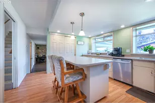 690 71st St, Springfield, OR 97478 - Photo 5