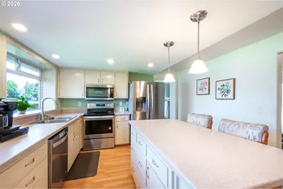 690 71st St, Springfield, OR 97478 - Photo 3