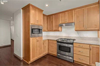 2454 NW Westover Rd #104, Portland, OR 97210 - Photo 13