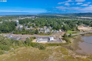 2155 9th St, Florence, OR 97439 - Photo 41