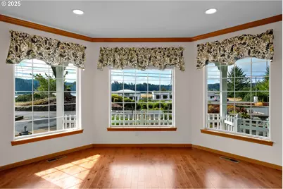 2155 9th St, Florence, OR 97439 - Photo 11