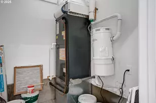 2155 9th St, Florence, OR 97439 - Photo 39