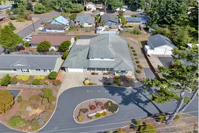 2155 9th St, Florence, OR 97439 - Photo 43