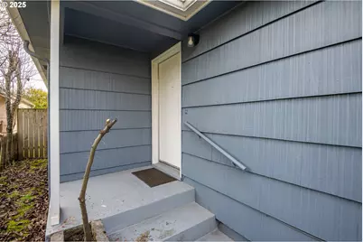 729 J St, Springfield, OR 97477 - Photo 3