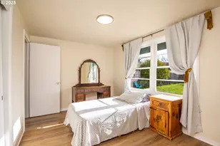 729 J St, Springfield, OR 97477 - Photo 15