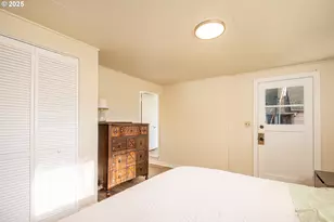 729 J St, Springfield, OR 97477 - Photo 19