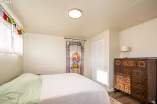 729 J St, Springfield, OR 97477 - Photo 17