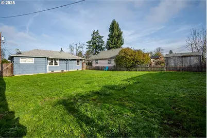 729 J St, Springfield, OR 97477 - Photo 23