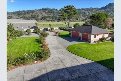 98686 Fox Dr, Brookings, OR 97415 - Photo 43