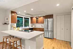 1324 SW Taylors Ferry Ct, Portland, OR 97219 - Photo 7