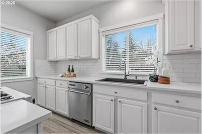 7704 SW Cresmoor Dr, Beaverton, OR 97008 - Photo 9